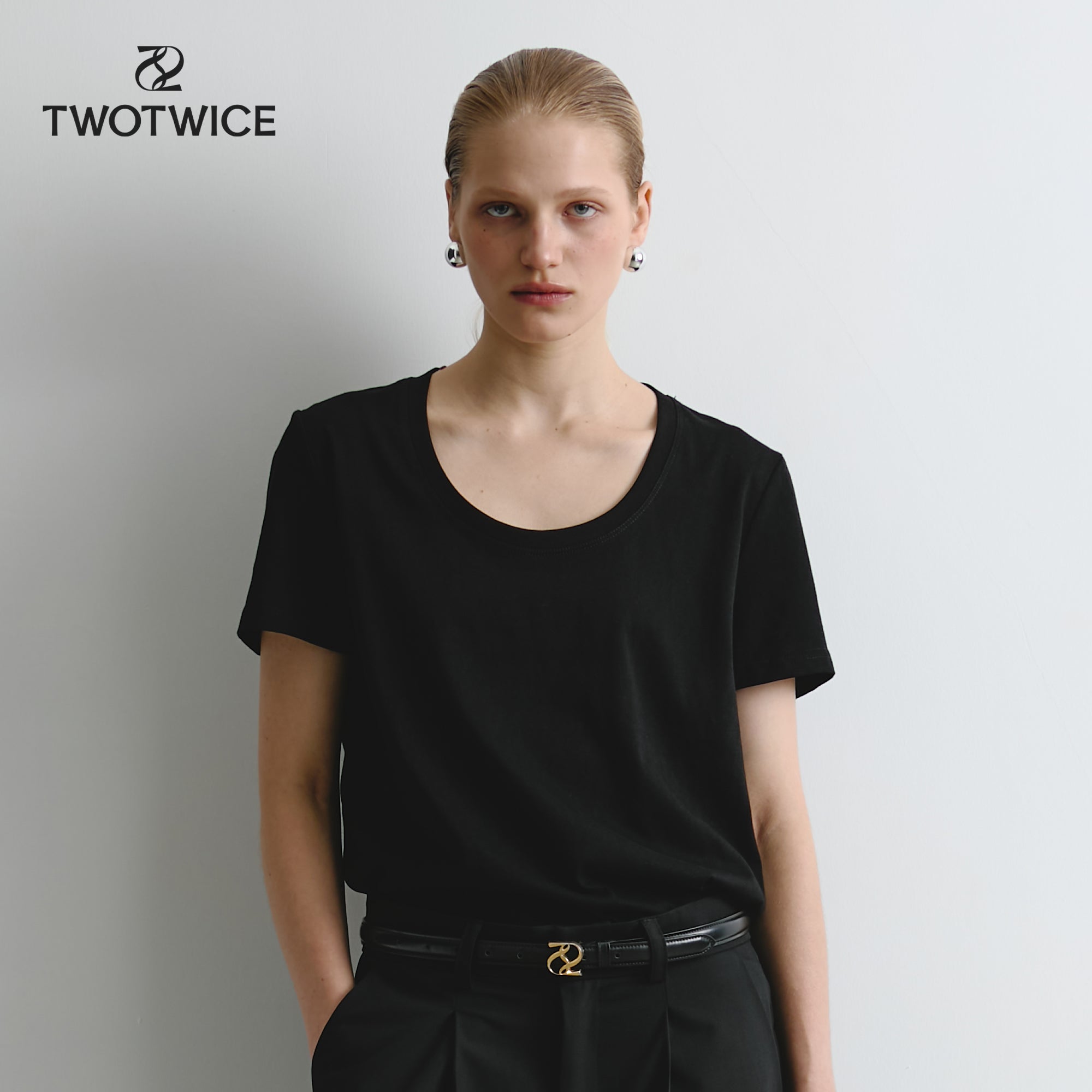 Twotwice - Nordic Base Tee เสื้อยืดคอเปิดทรงเบสิก