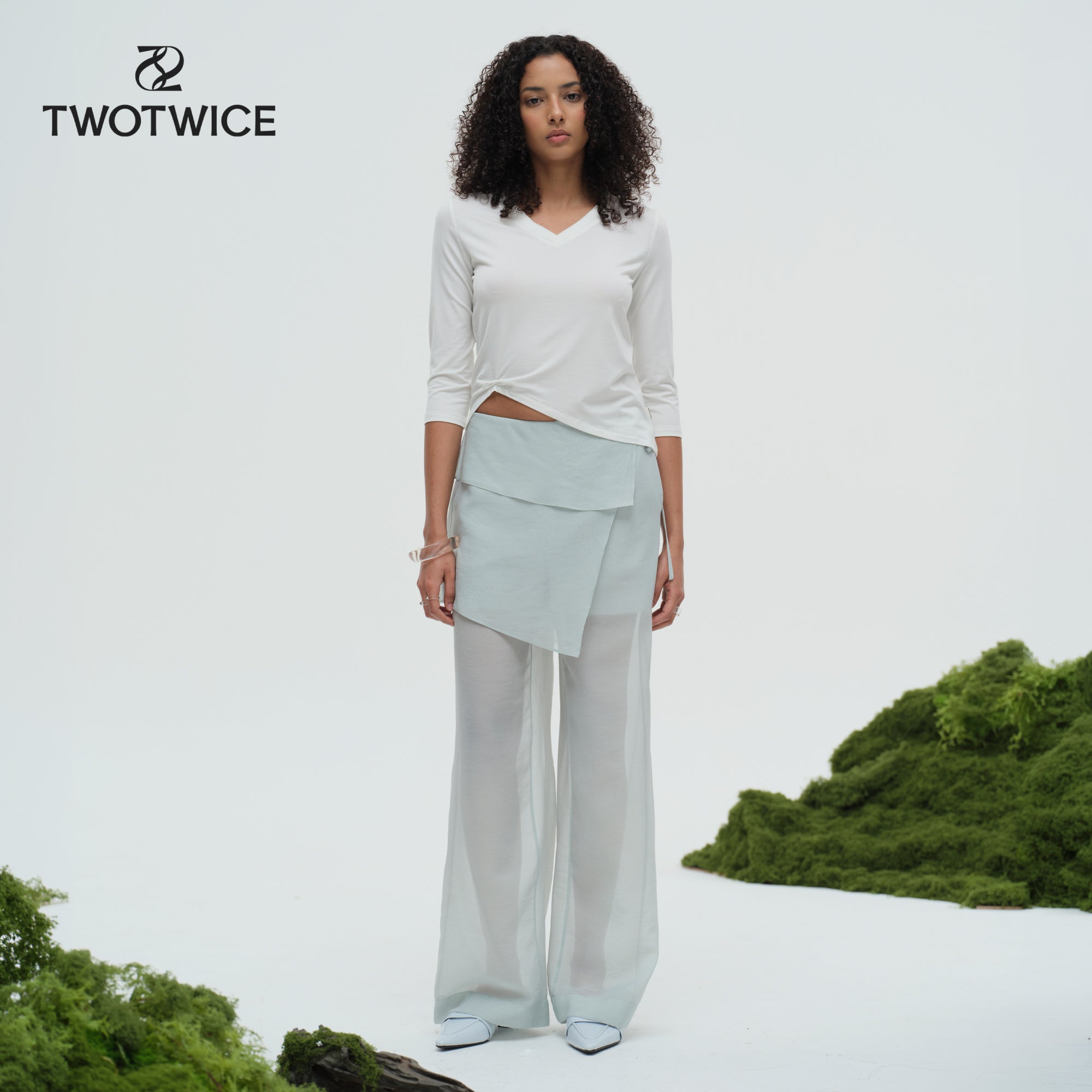 Twotwice - Quiet Hour Blouse - เสื้อทรง V-Neck แขนยาว