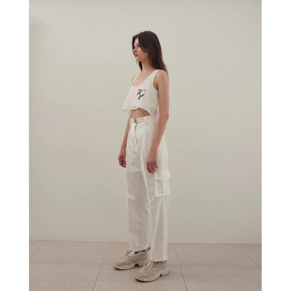 Fasten the belt pants