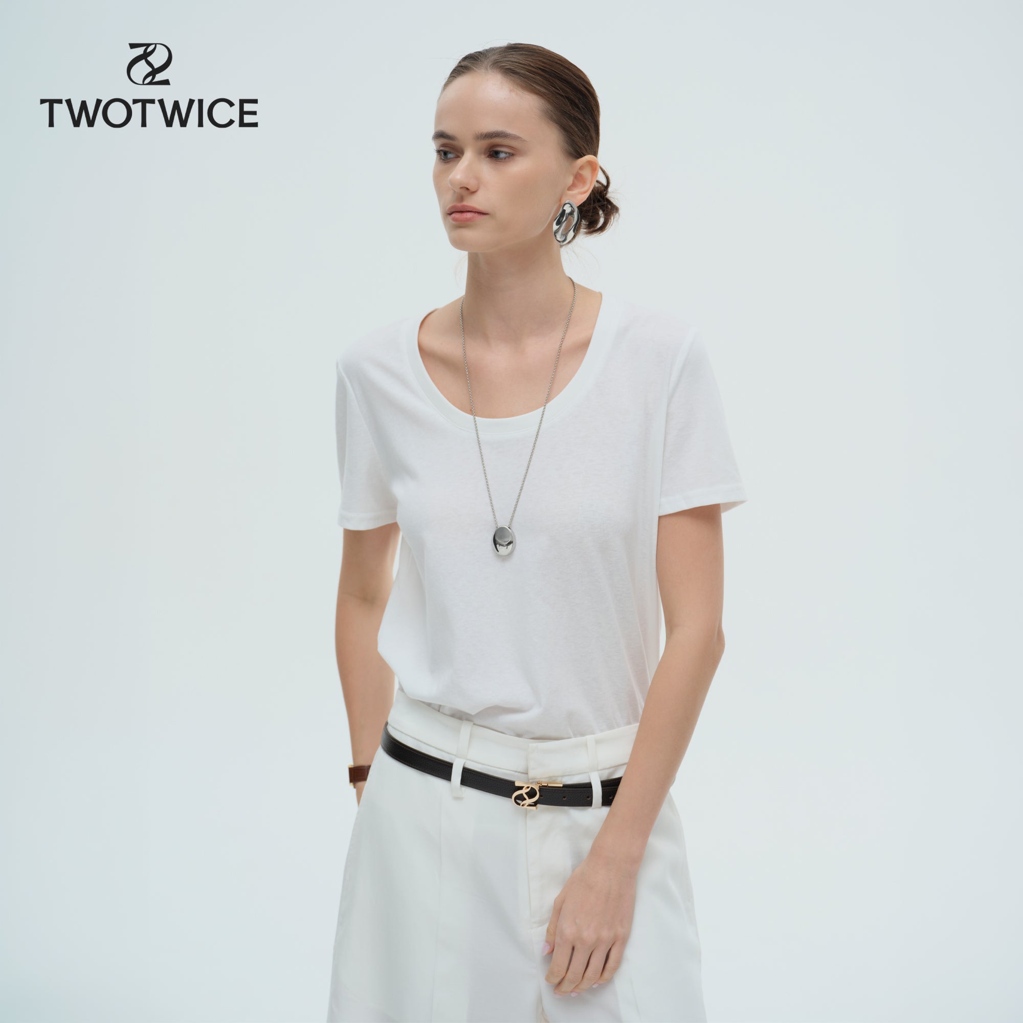 Twotwice - Nordic Base Tee เสื้อยืดคอเปิดทรงเบสิก