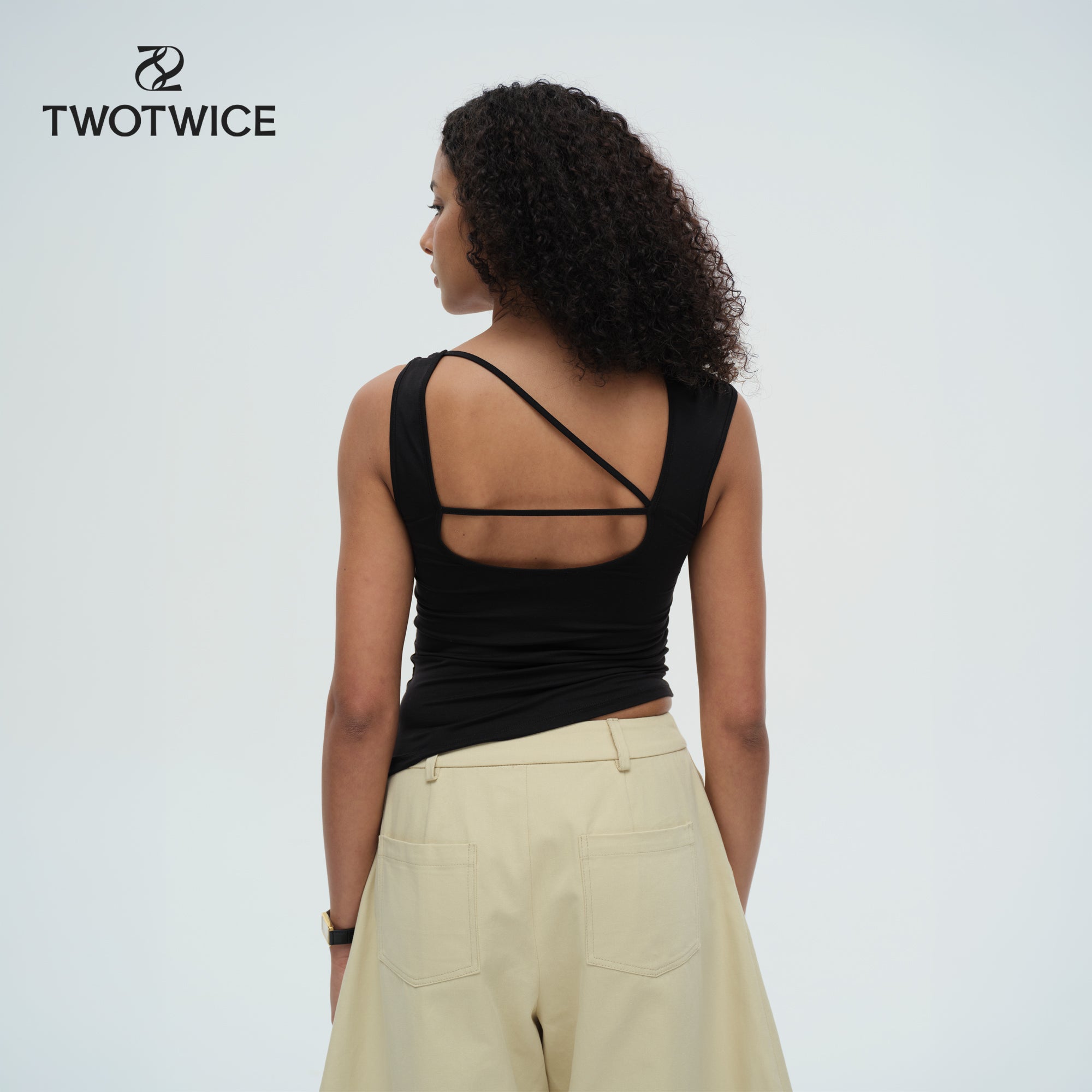 Twotwice - Square Essence Twist Tee - เสื้อแขนกุดคอเหลี่ยมสาย Twist