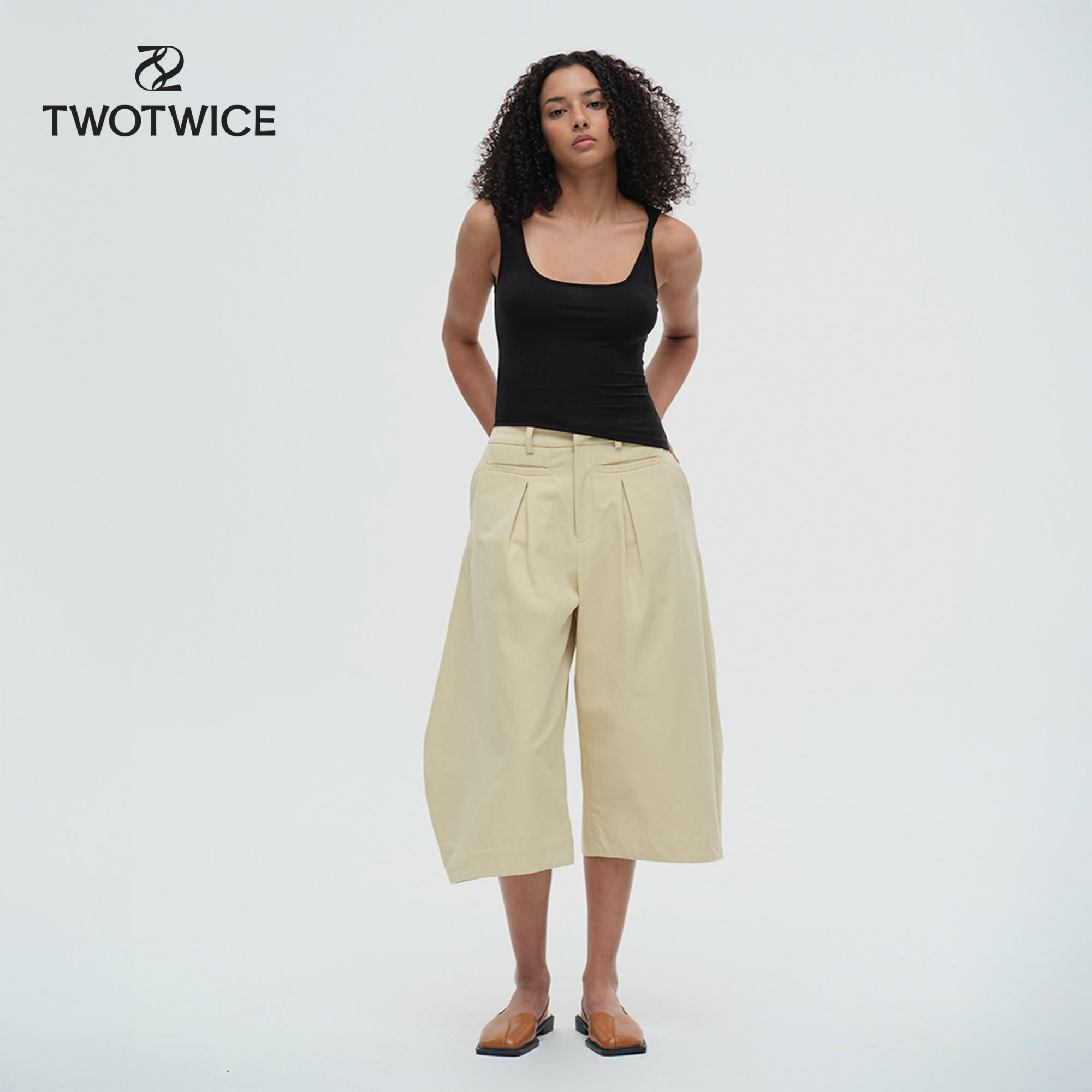 Twotwice - Square Essence Twist Tee - เสื้อแขนกุดคอเหลี่ยมสาย Twist